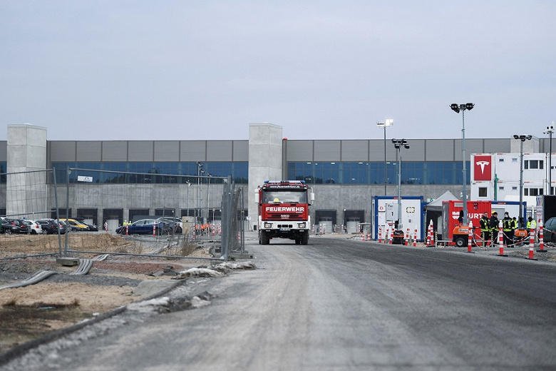 Производство электромобилей Tesla в Германии начнется не раньше середины марта